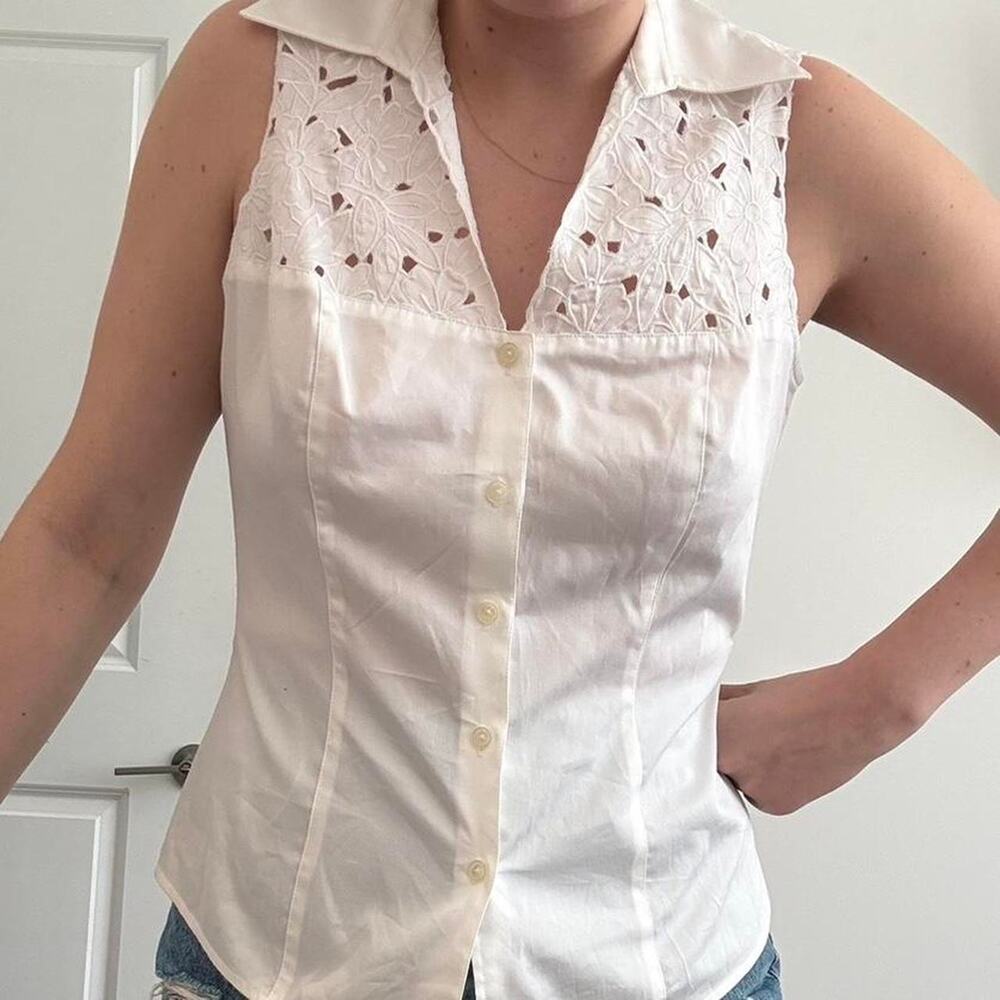 Jones‎ New York white floral embroidery sleeveless blouse — brand new with tags